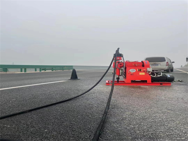 镇康马路路基路面开裂下沉注浆加固灌浆